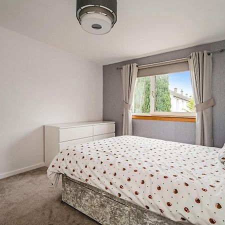 Centrally Situated 1 Bedroom House In Cumbernauld Esterno foto