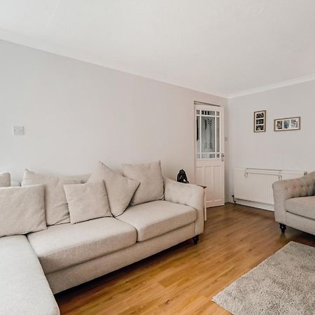 Centrally Situated 1 Bedroom House In Cumbernauld Esterno foto