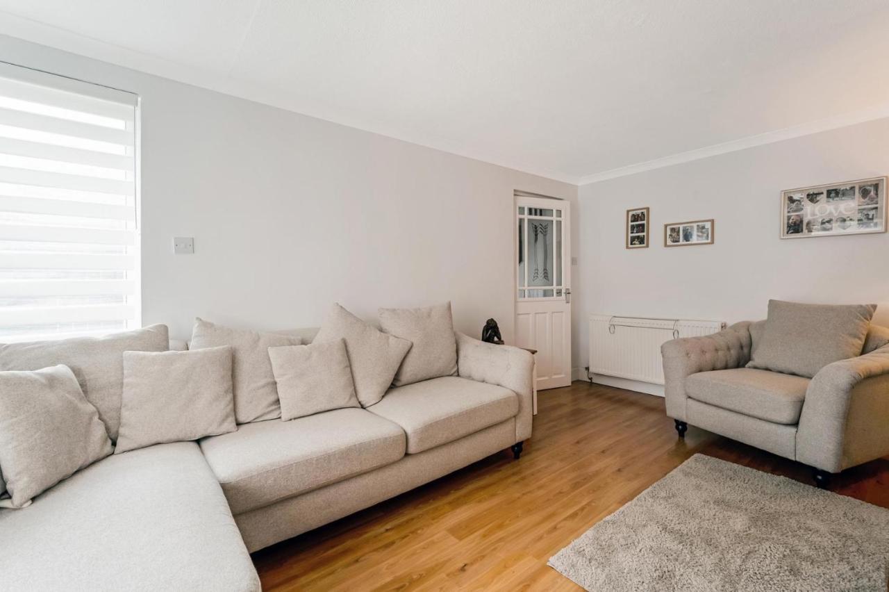 Centrally Situated 1 Bedroom House In Cumbernauld Esterno foto