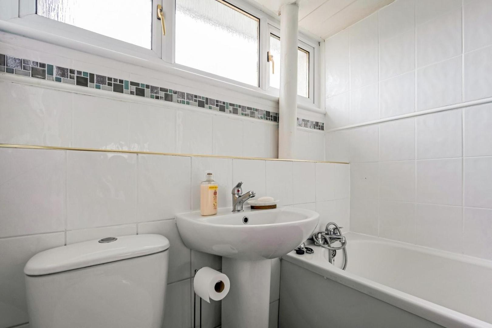 Centrally Situated 1 Bedroom House In Cumbernauld Esterno foto