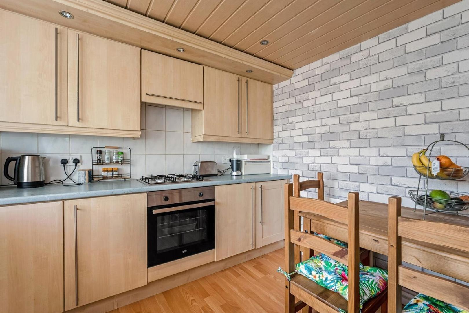 Centrally Situated 1 Bedroom House In Cumbernauld Esterno foto
