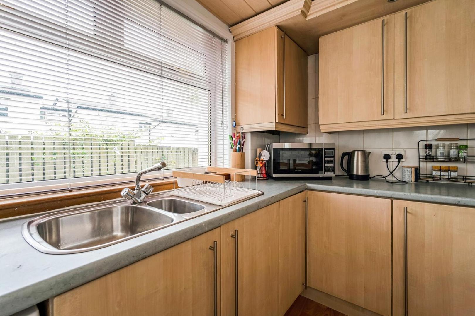Centrally Situated 1 Bedroom House In Cumbernauld Esterno foto